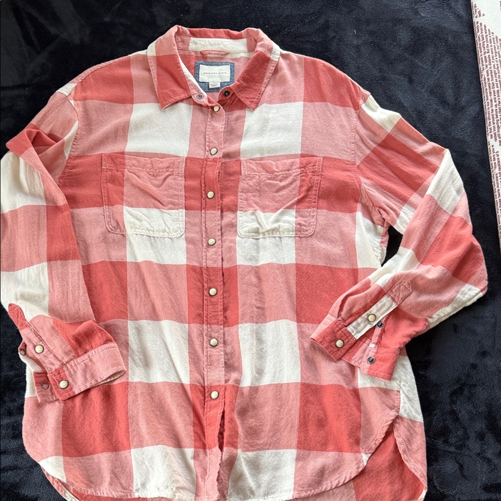 American Eagle women’s flannel with snap buttons